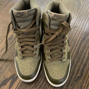 COPY - Women Nike Dunk Hi Olive Green